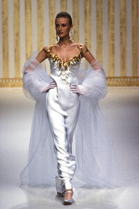 639024288_PierreBalmain1994HauteCouture161.thumb.jpg.fbb56605a7fafd2a2b929002a6f82f2b.jpg