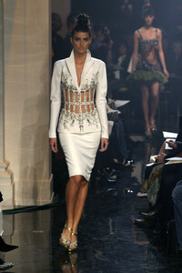 65799890_JeanPaulGaultier2006HauteCouture78.thumb.jpg.57ee46ef376657ab93e0983b1f322fb7.jpg