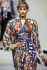 692805544_LouisFeraud1993HauteCouture76.thumb.jpg.7d8f57a70d47dfc2e32c5cf45d1f03b4.jpg
