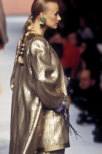 71561091_NinaRicci1993HauteCouture63.thumb.jpg.47167214c32e6ad45c3100bca36711ec.jpg