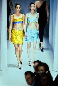 724876101_Versace1997WomenRTW49.thumb.jpg.df61bb2cc163697c15e570f02e165427.jpg