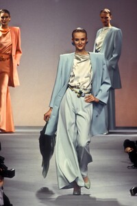 726840130_NinaRicci1993HauteCouture19.thumb.jpg.919a5e8dfd69c31376c3e08555d69a69.jpg