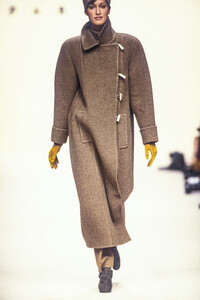 795882551_PierreBalmain1993WomenRTW26.thumb.jpg.b7da608a4ab81e7b42e232067ac11d4e.jpg