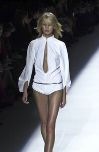 804737364_Lanvin2001WomenRTW17.thumb.jpg.9273fcfe2549c8083e3cd3ca8ffa7eb1.jpg