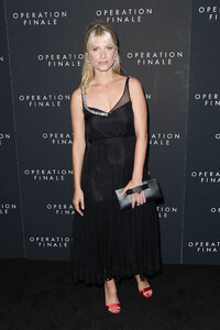 Mélanie-Laurent-Feet-3643479.jpg