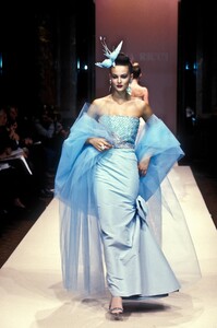 84800357_NinaRicci1997HauteCouture99.thumb.jpg.3808628f522e86a0b1c654c552b4f44d.jpg