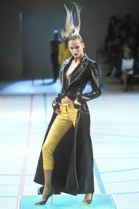 869923124_Givenchy2000WomenRTW28.thumb.jpg.f5ddf26df5fced1a50af33774f7f6817.jpg