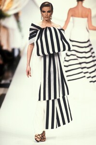 884140097_ChristianDior1990HauteCouture172.thumb.jpg.68d9c969c47d3b0c4776f54b9f444689.jpg