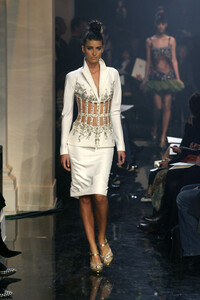 902995337_JeanPaulGaultier2006HauteCouture79.thumb.jpg.532987b330d7ab62911d6d5a807e5c65.jpg