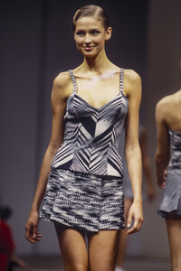 927888290_Missoni1995WomenRTW52.thumb.jpg.4aa61be62d9ee67d4dbca91ad3406e95.jpg