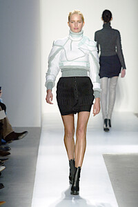 943373866_Balenciaga2003WomenRTW33.thumb.jpg.0c718a5189c9c90df733794d86d04fdb.jpg