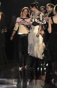 947906109_TemperleyLondon2004WomenRTW72.thumb.jpg.5de109885666c8fe2e340d1942781be2.jpg