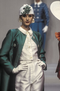 956063985_LouisFeraud1993HauteCouture110.thumb.jpg.d3a2df217453b847c25f1d78792f31c7.jpg