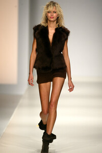 968224897_Sportmax2002WomenRTW18.thumb.jpg.736c8011cb53b24caf3d0860e06d5a40.jpg