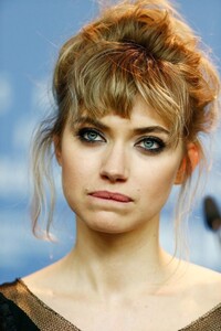 9c20e0318110a7829ae58b035af7acdc--baby-bangs-imogen-poots.jpg