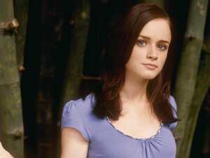 Alexis-Bledel-alexis-bledel-6251779-1600-1200.jpg