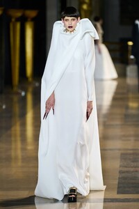 Bevanda_Viktor-and-Rolf-Spring-22-Couture.thumb.jpg.679a51bc394c4ee17a81f968b10d53a6.jpg