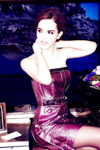 Brunettes_Celebrities_Emma_Watson_4747620-51.jpg