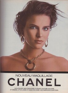 ChanelNouveauMaquillageAdTorontoLifeFashionCaSpring1986.thumb.jpg.21612a097149aa0303e56bbbb4aa1ab3.jpg