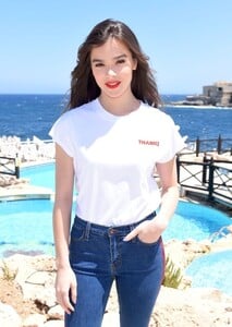 Hailee-Steinfeld-14.jpg
