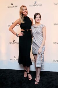 Hailee-Steinfeld-Karlie-Kloss-6.jpg