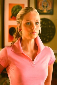 LauraVandervoort-Smallville-s07e06-Stills-04.jpg