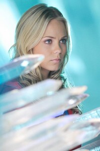 LauraVandervoort-Smallville-s07e08-Stills-01.jpg