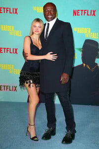 Len-Klum-Rare-Carpet-Appearance-Seal-SS-1.jpg