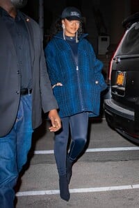 Rihanna_Night_Out_in_New_York_01-25-2022__1_.jpg