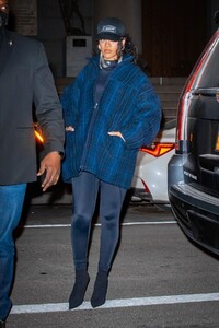 Rihanna_Night_Out_in_New_York_01-25-2022__6_.jpg