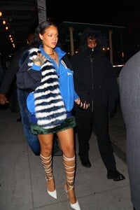 Rihanna_at_Pastis_in_New_York_01-27-2022__1_.jpg