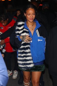 Rihanna_at_Pastis_in_New_York_01-27-2022__2_.jpg