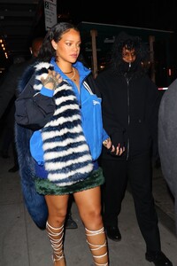 Rihanna_at_Pastis_in_New_York_01-27-2022__4_.jpg