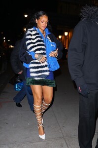 Rihanna_at_Pastis_in_New_York_01-27-2022__5_.jpg