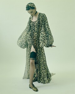 Rosamosario_VogueItalia_MarcelloArena_August2017-07.thumb.jpg.61ae3813f6891d13d03f259493416e5b.jpg