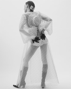 Rosamosario_VogueItalia_MarcelloArena_August2017-08.thumb.jpg.4978cb91f5b9a00740870329981c4ed4.jpg