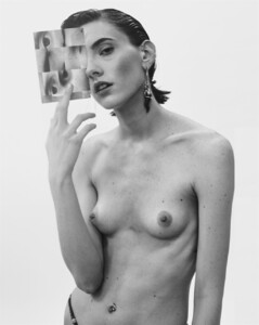 Rosamosario_VogueItalia_MarcelloArena_August2017-09.thumb.jpg.7e149a72ad0ac17a7657cddb2315020d.jpg