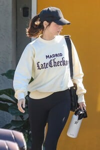 ana-de-armas-out-in-santa-monica-01-21-2022-3.thumb.jpg.142ed9684d4046a52fac14c9678e6ad5.jpg