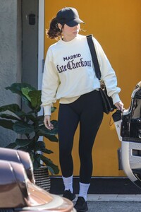 ana-de-armas-out-in-santa-monica-01-21-2022-6.thumb.jpg.73d25aa5142f06a0b0c206d4ce442828.jpg