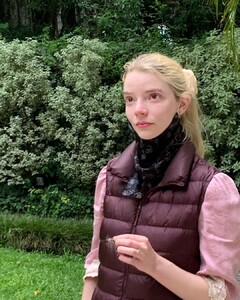 anyataylorjoy_271291883_314737363882105_4148424765408539125_n.jpg