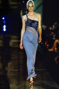 atelier-versace-fw-96.thumb.jpg.40b6ce3281b2ab35d76b440bc8084943.jpg