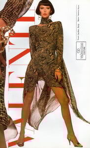 bb_BrynjaSverrisdottir_1987_09_VALENTINO_HC_FW87_VOGUE_IT_DavidBailey_100.thumb.jpg.4a863ebe8d3c6dc08d6ab3243c8b9ae6.jpg
