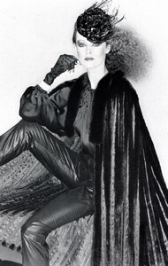 bb_CatherineDyer_1978_11_ETERNAL_FURS_VOGUE_IT_DavidBailey_010.thumb.jpg.48fec48d3dd8ebc10eeee4fa91c78ee4.jpg