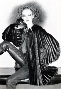 bb_CatherineDyer_1978_11_ETERNAL_FURS_VOGUE_IT_DavidBailey_020.thumb.jpg.403174e57f6492d6dc59cc6011fa3c1b.jpg