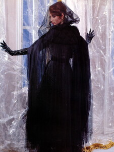 bb_ChristyTurlington_1991_10_CHANEL_HC_FW91_KarlLagerfeld_010.thumb.jpg.39147b7b83e77701c576faf7d30302f4.jpg