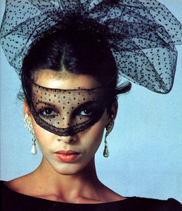 bb_Dalma_1980_09_VALENTINO_HC_FW80_VOGUE_IT_StanMalinowski_015.thumb.jpg.f58096cea6508a3f5ac901d45c4b446d.jpg