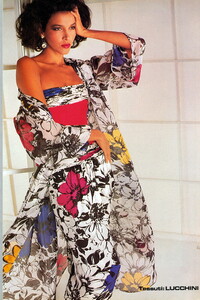 bb_Dalma_1984_03_VALENTINO_HC_VOGUE_IT_BarryMcKinley_010.thumb.jpg.eddf39da3a7318c56078d06f4156232e.jpg