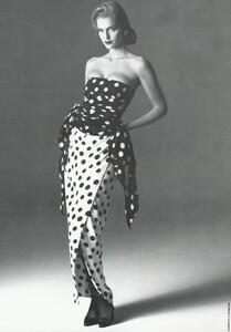 bb_DianneDeWitt_1983_01_VALENTINO_VO_IT_GianpaoloBarbieri_010.thumb.jpg.10f24b75029b7f056d587745ee48ba48.jpg