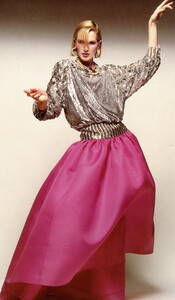bb_DianneDewitt_1984_03_DIVINA_FEMMINA_VALENTINO_HC_HB_IT_JamesMoore_031_CLERICI_TESSUTO.thumb.jpg.c29cf7886df1e5d5ac32c2a8a705daee.jpg