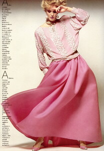 bb_DianneDewitt_1984_03_DIVINA_FEMMINA_VALENTINO_HC_HB_IT_JamesMoore_041_CLERICI_TESSUTO.thumb.jpg.b5f56cdd734bf7892b48eabd67a214d9.jpg